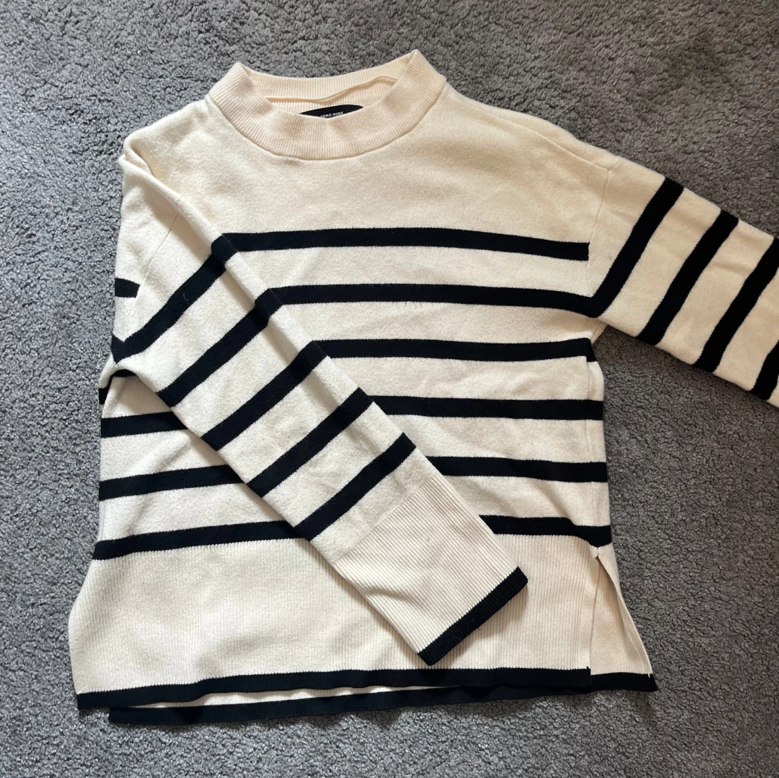 Randig stickad tröja