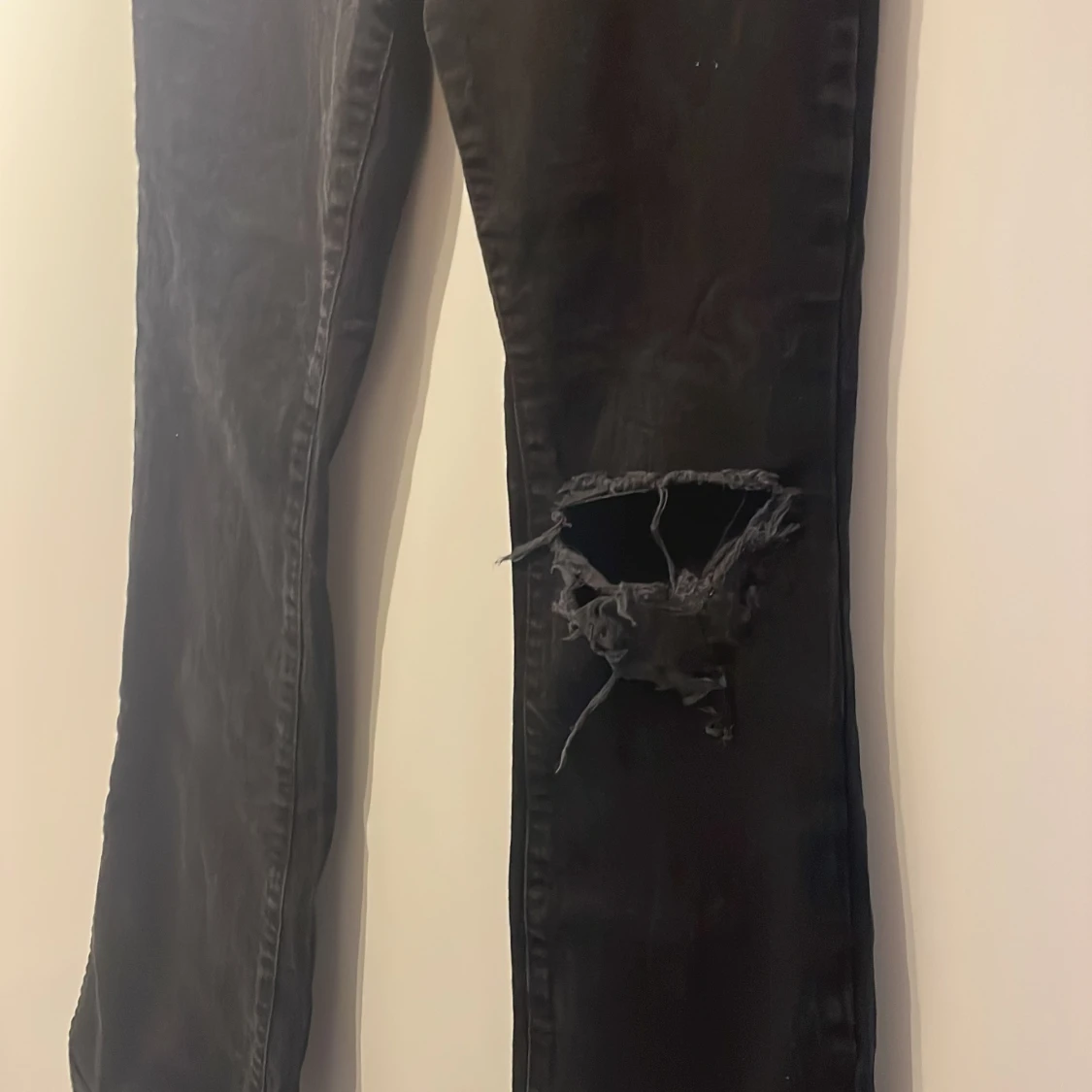 Jeans med slitning knä  - 90