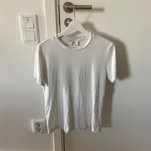 Vit t-shirt Mango - Bra skick!