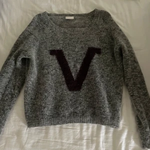 Stickad tröja - Stickad tröja från Vila.