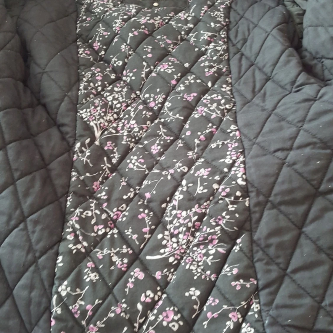 Svart jacka med blommigt foder - 91