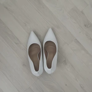 Vita klackar  - Nytt skick