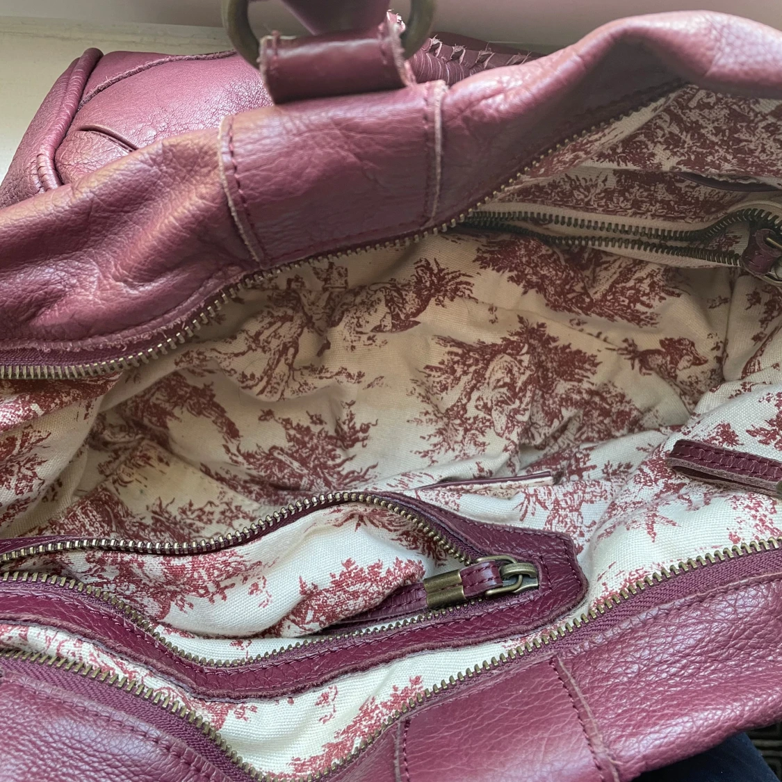 vinröd väska - 91