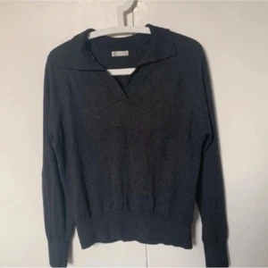 Tröja  - Grå tröja med krage 