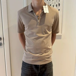 Zip polotröja - Helt ny, oanvänd, prislapp på( ord. Pris 350kr) Storlek Xs passar även S Från Jack&Jones