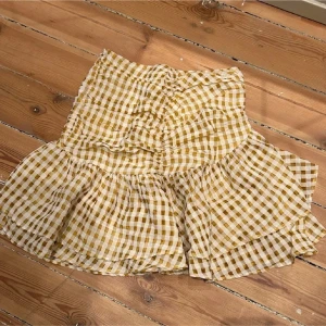 Rutig kjol - Så söt kjol från hm. Får tyvärr ingen användning av den😓💞