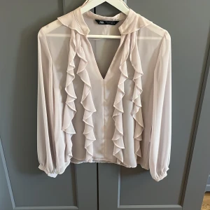 Jättefin blus - Söt blus från Zara i slt xs men passar även S. 