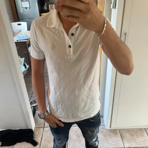 Replay piké - En riktigt fet replay pike som är i dunder skick. Nypris ligger på ca 800 kr. Storlek S. Hör av er för frågor!