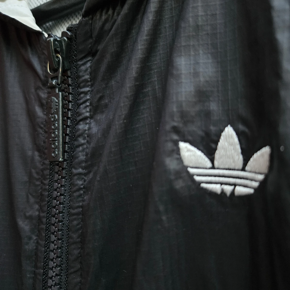 Tunnare jacka från Adidas - 90