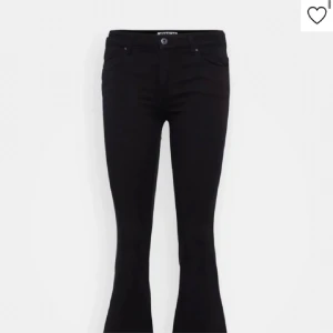 only jeans - svarta only jeans i strlk 32/xs. köptes hör på plick o vart endast använda 1 gång pris går o diskuterats 
