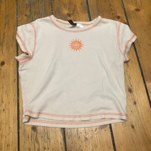 Vit och orange sol tröja - Bra skick skön cropad