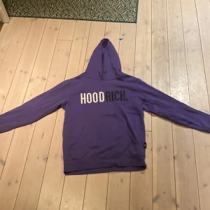 Lila Hoodrich  - Lila Hoodrich xs men passar s. Typ aldrig andvänt. Hör av er 