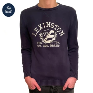 Mörkblå tröja från Lexington UTFÖRSÄLJNING - Snygg mörkblå tröja från Lexington. liten i storlek så passar ca 165-175cm. Skick 7/10 inga defekter men andvänd. Hör av dig vid minta lilla fråga😉