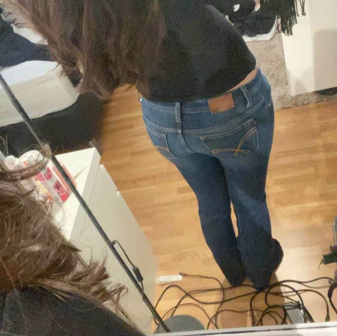 Mörkblå Lågmidjade Jeans Med Fina Fickor