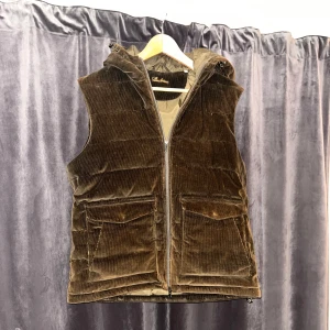 Stenströms Manchesterväst   - Säljer en snygg manchesterväst från Stenströms | Storlek L | Nypris ca 4000 Mitt pris 2200!|