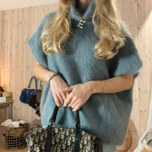 Stickad mohair tröja  - SUPER snygg❤️❤️JÄTTE bra kvalitet!!  Grå/blå. 80% mohair