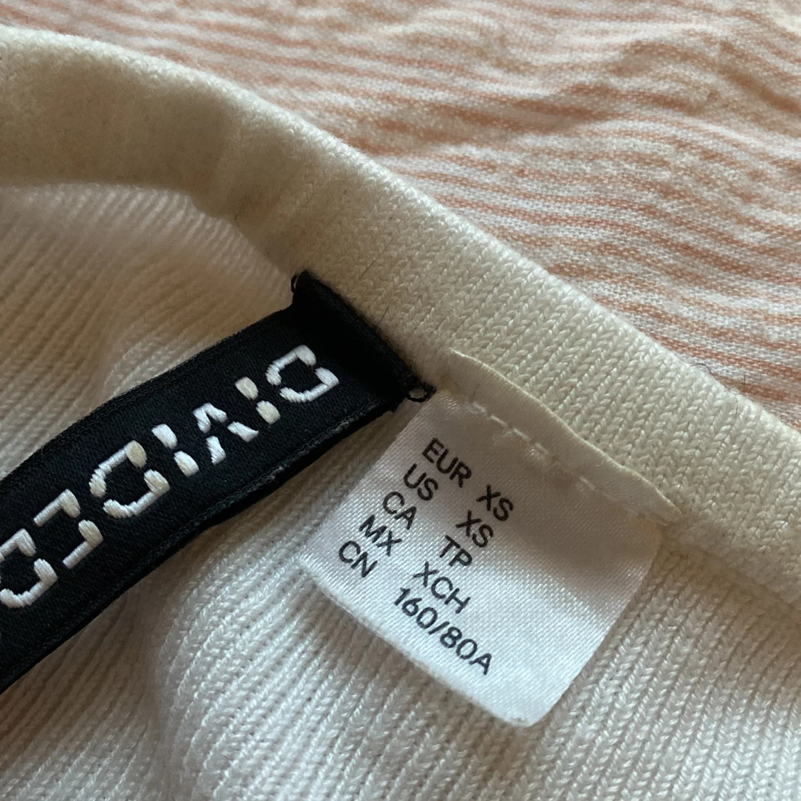 Vit offshoulder topp från Divided - 2