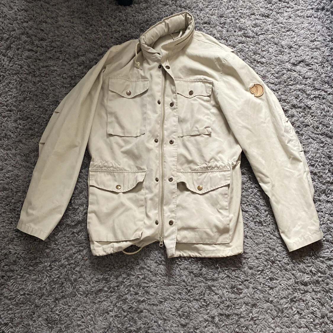 Beige Fieldjacket från Fjällräven