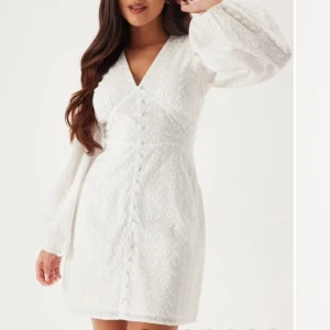 Studentklänning - Från bubbleroom, aldrig använd endast testad🫶🏼 slutsåld på hemsidan, nypris 699!❤️