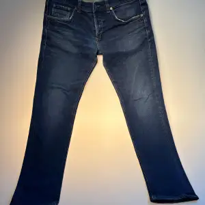 Dondup Ritchie Jeans. Modellen är skinny fit och storlek 34. Modellen är 180 cm. Vid fler frågor hör av er i pm! 🙌🏻🔥