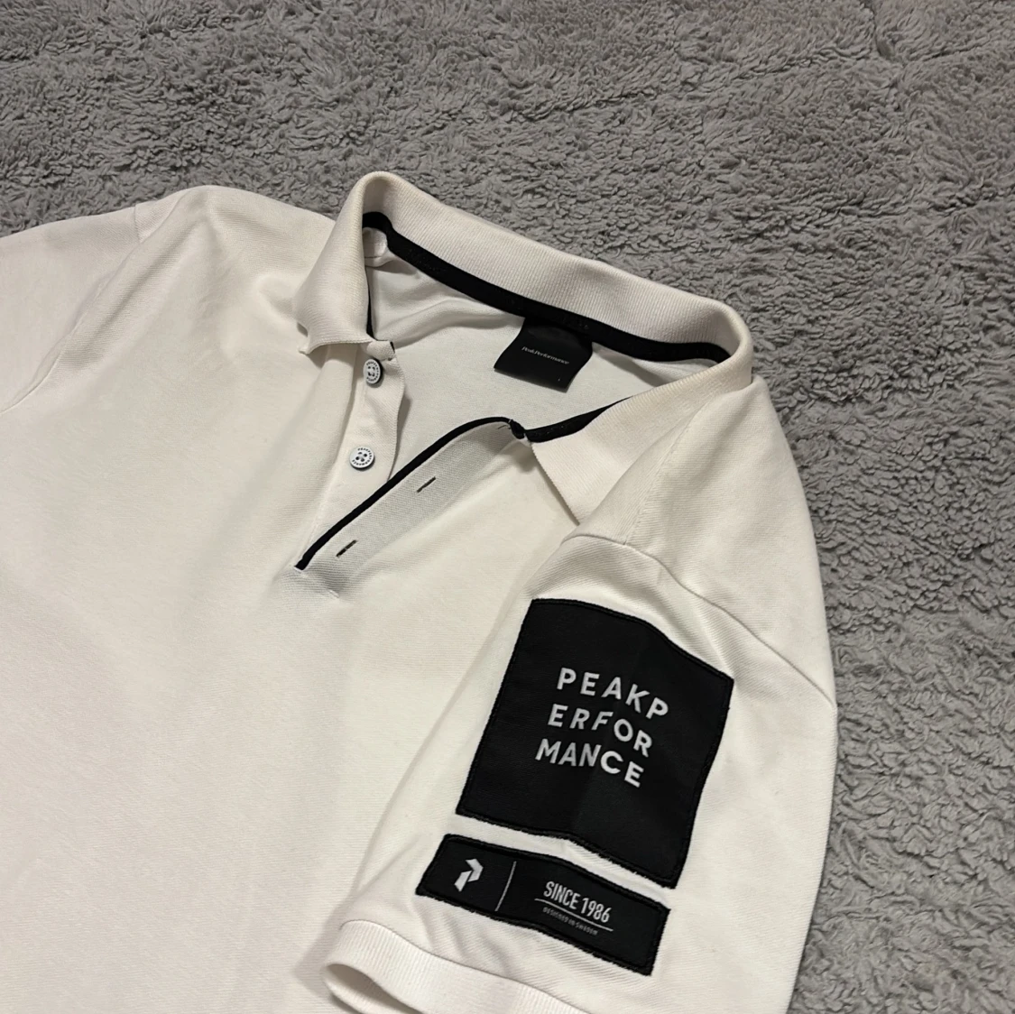 Vit pikétröja från Peak Performance - 1