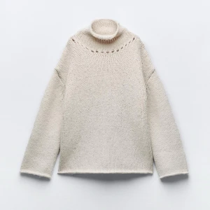 Beige stickad tröja - Säljer en jätte skön stickad tröja från Zara, aldrig använd❣️