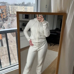 HM dress - Nypris för båda delarna 1000kr. Säljer båda för 250