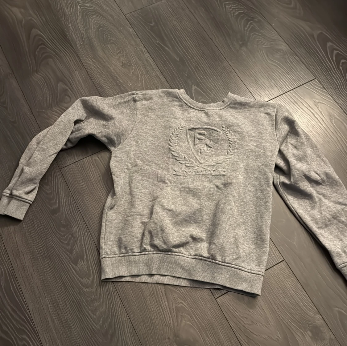 Grå sweatshirt från Färjestad BK