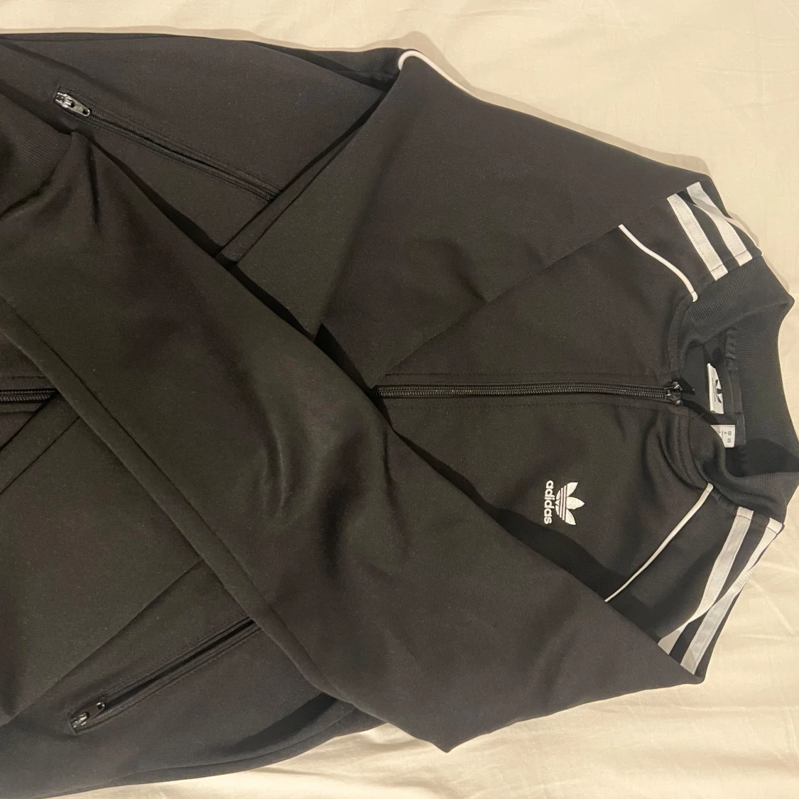 Svart träningsjacka från Adidas