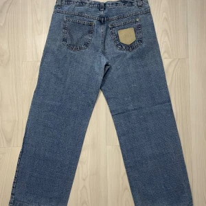 Dolce&Gabbana jeans - Vintage Dolce&Gabbana jeans. Used, but still in great condition. A bit of heeldrag. Size 30. Made in Italy.