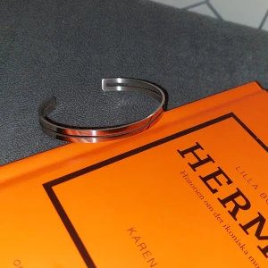 Silver Armband - Helt nytt silverfärgat armband 