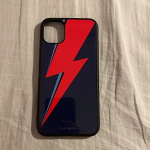 Mobilskal med blixtmotiv från Bjornberry - Snyggt mobilskal från bjornberry! Säljer då det inte passade min mobil💕passar förmodligen iPhone 11!