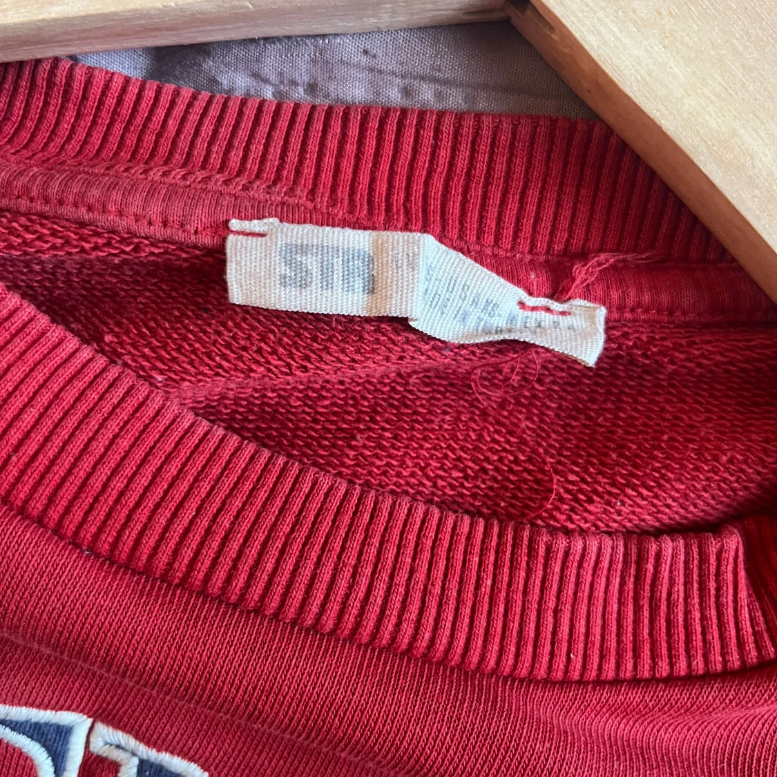 Röd  sweatshirt - 2