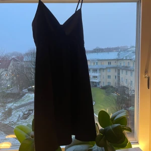 Klänning  - Säljer min jätte fina kläning som inte används🩷 storlek 38💗