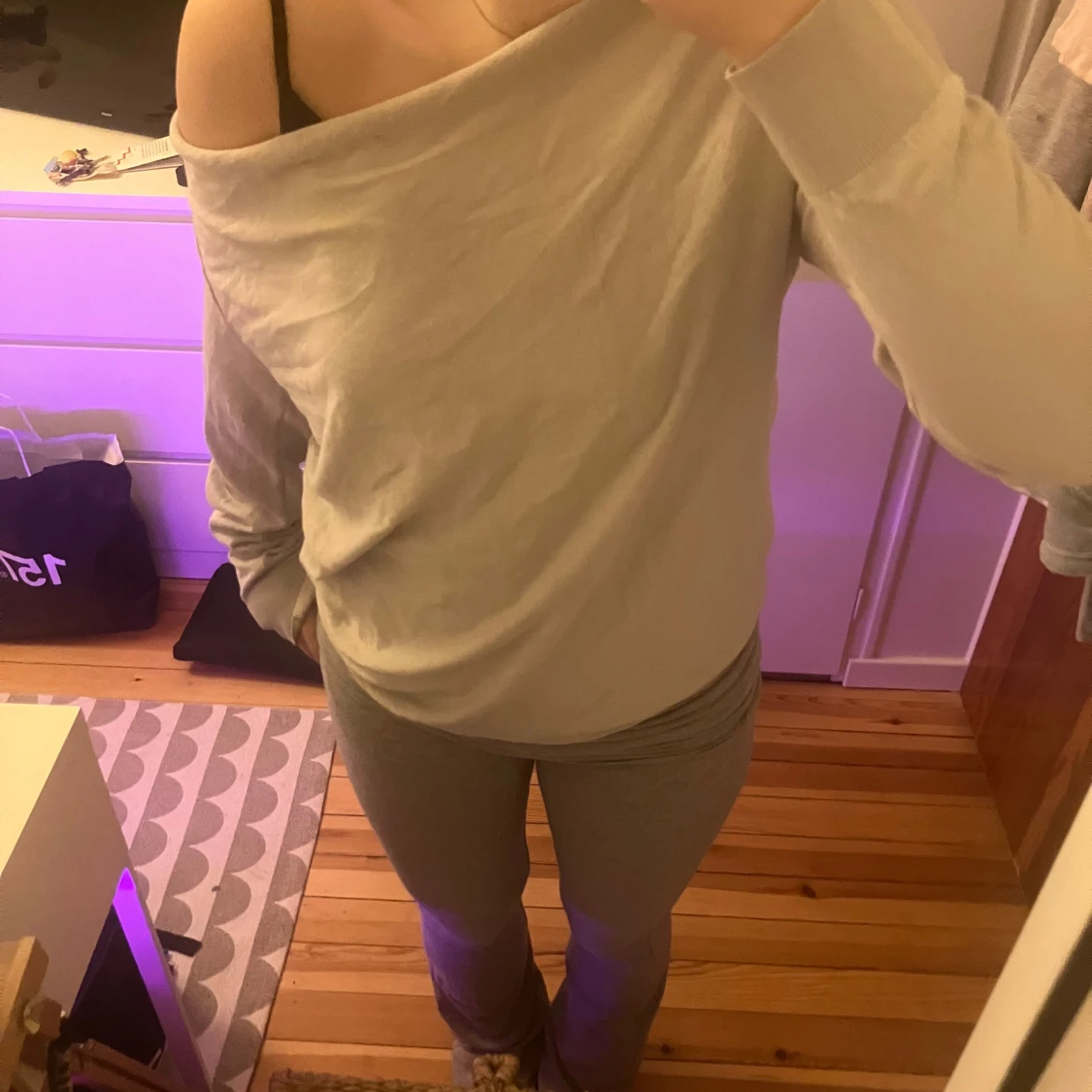 Ljusgrå offshoulder tröja från Massimo Dutti - 1