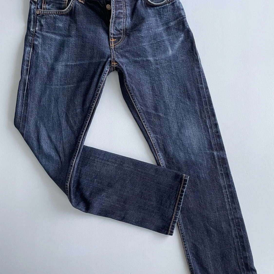 Mörkblå selvedge jeans från Nudie Jeans - 1