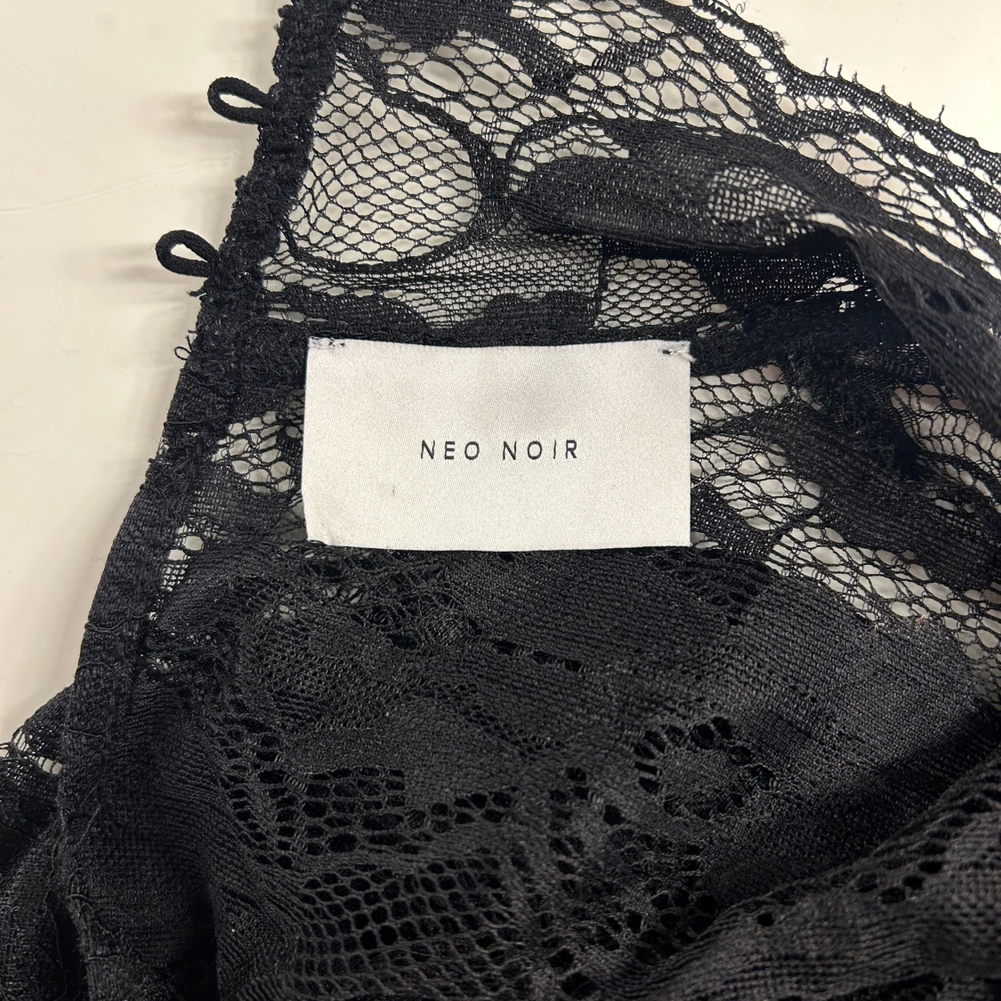 Svart spetsblus från Neo Noir - 1