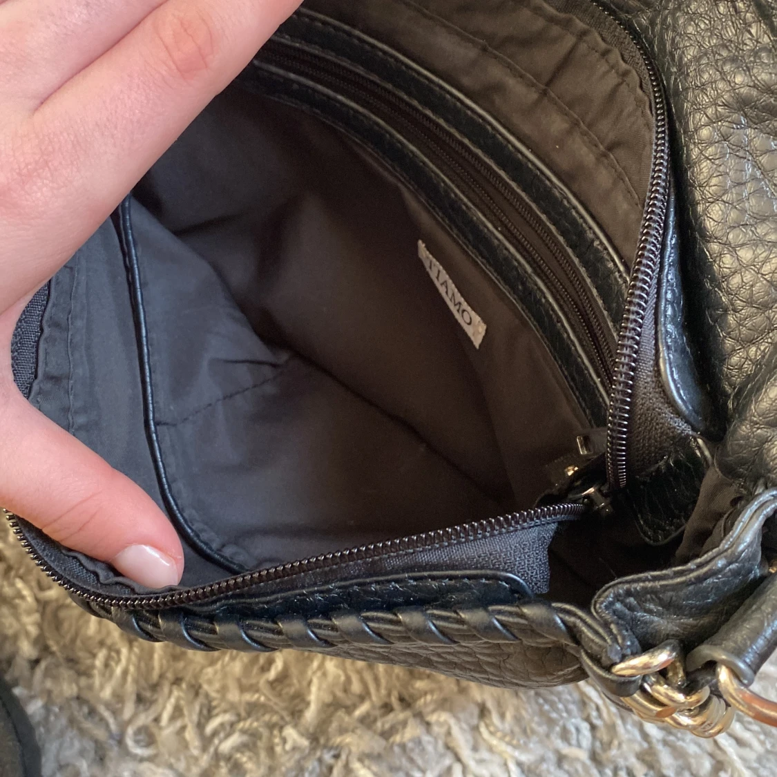 Svart axelväska från Tiamo - 3