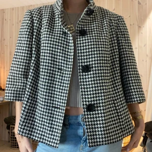 Rutig trekvartsärmad kappa - SUPER snygg!!