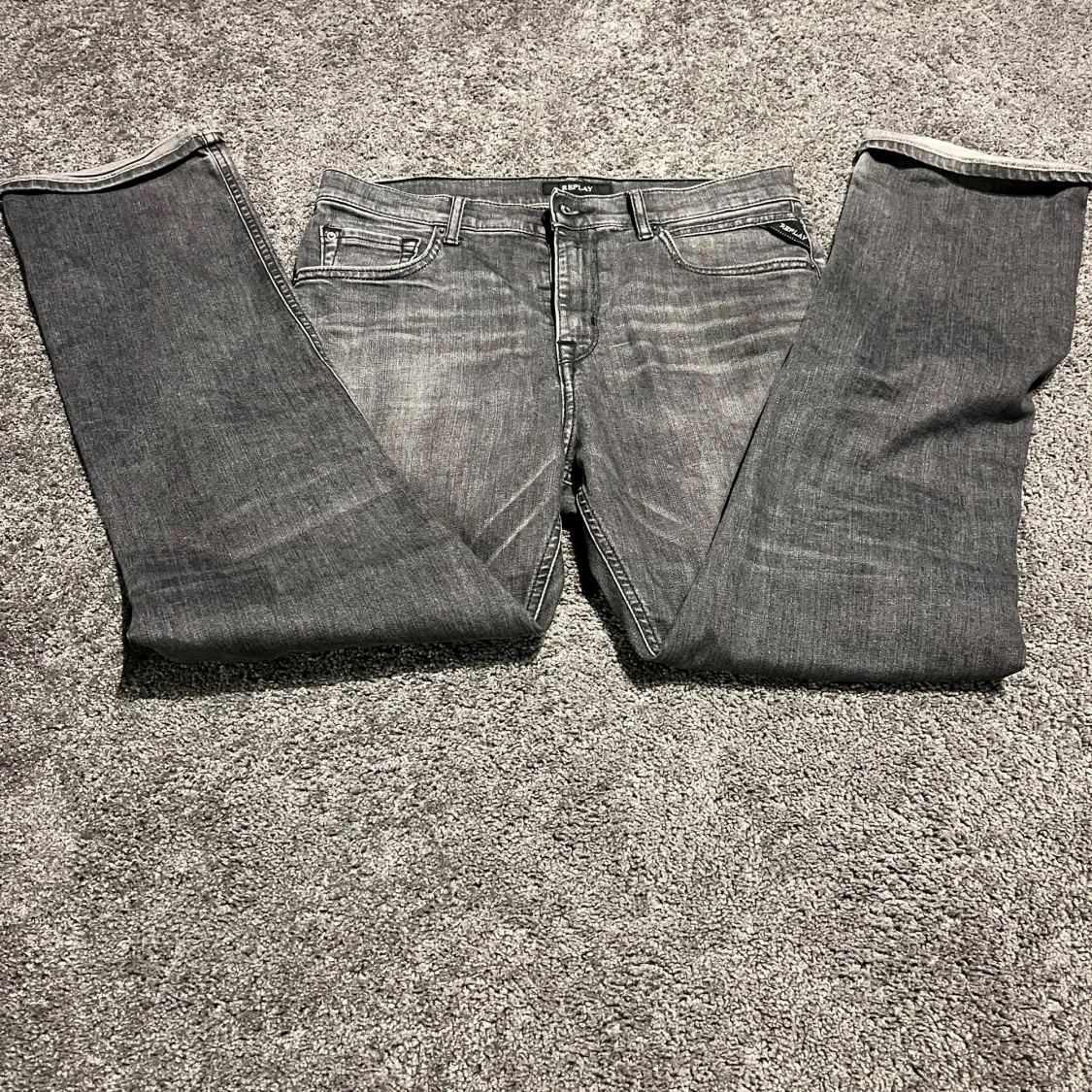 Grå jeansbyxor från Replay - 1