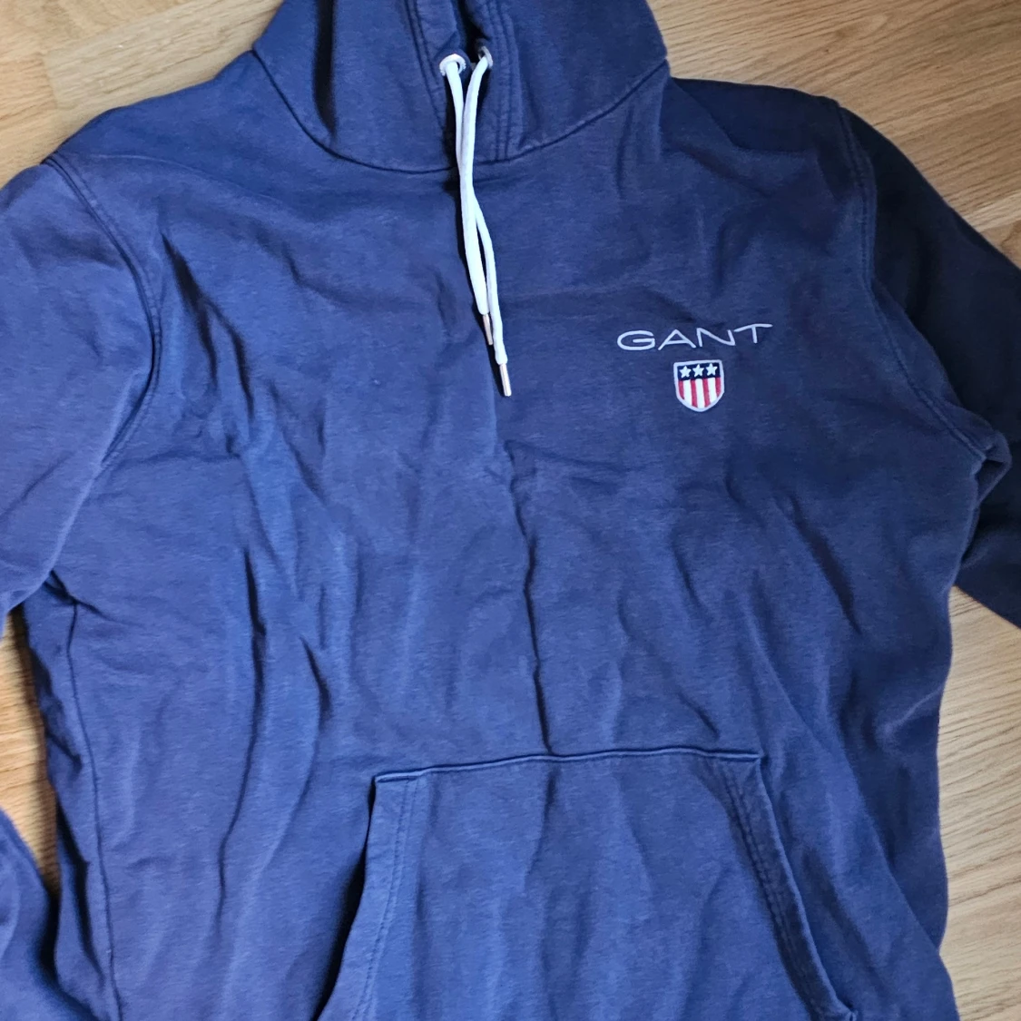 Blå hoodie från GANT - 3