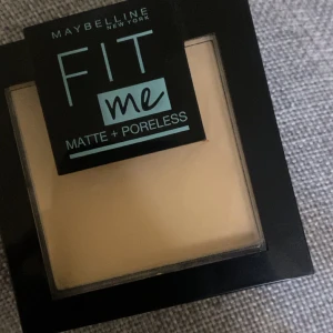 Fit me puder - Använd lite skulle gissa 70-80% kvar