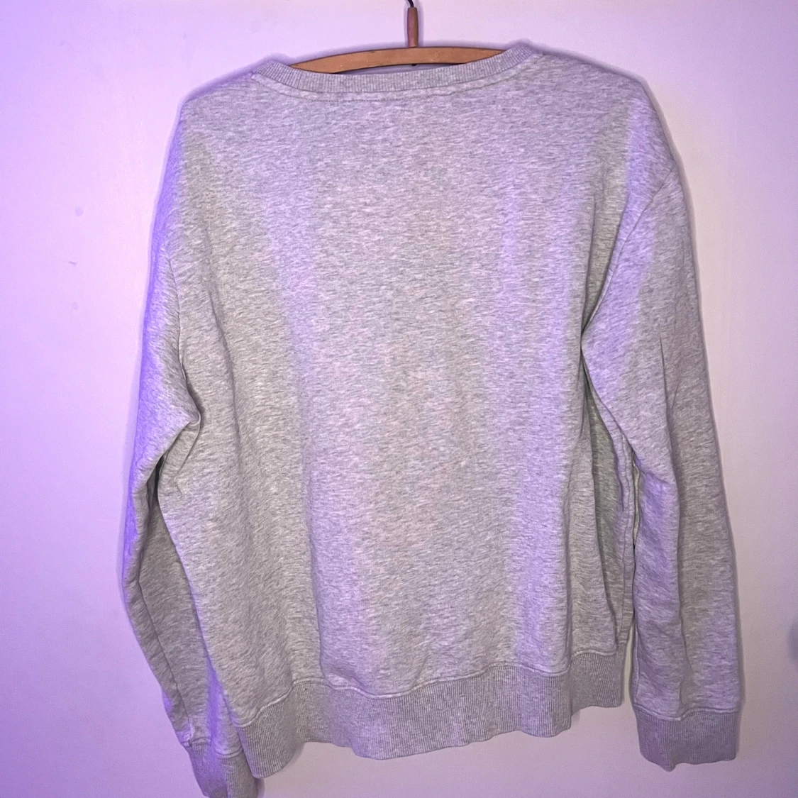 Grå sweatshirt från J.Lindeberg - 1