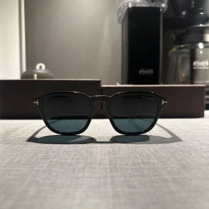 Tom Ford Avery - Tom Ford Avery - Box och allt finns, köptes för 2200 använda en handfull gånger.