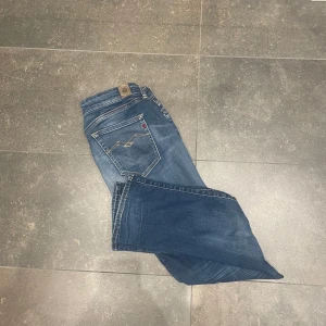 Replay jeans - Säljer dessa replay jeans, dem är riktig fräscha och snygga. Dem är slim fit och storleken är W31 L32. Sedan om ni har frågor så e det bara att skriva.