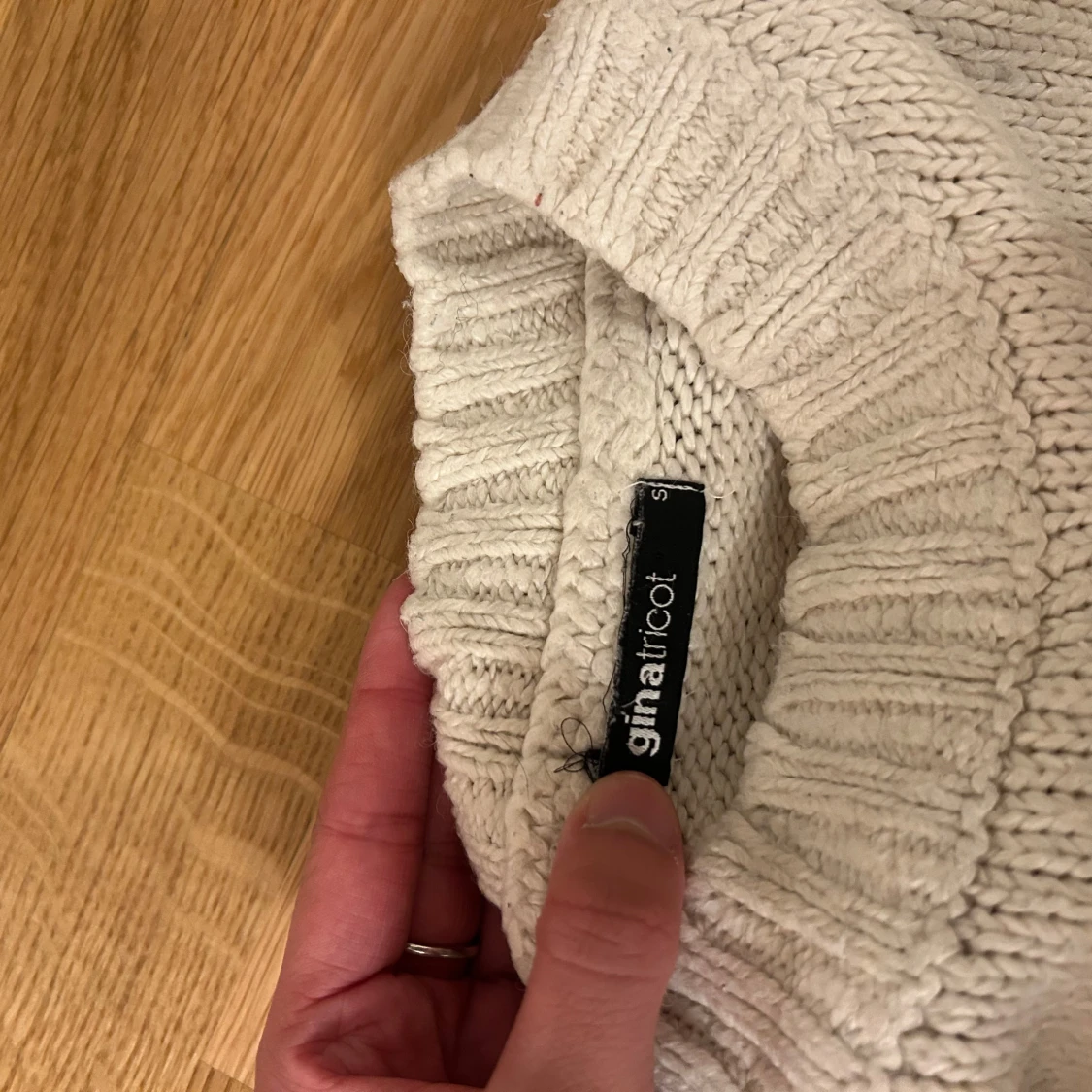 Vit stickad tröja från Gina Tricot - 1