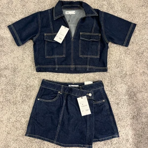 Zara denim set - Slutsålt sett från zara i jeans 💖oanvänt med lappar kvar, nypris 700kr. Båda delar i storlek S 