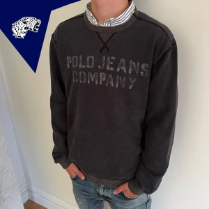 POLO RALPH LAUREN TJOCKTRÖJA  - Fin Polo Ralph Lauren tjocktröja  | Skick: 8/10 | Strl: L | Modellen är 182cm | Hör av dig vid frågor eller funderingar!