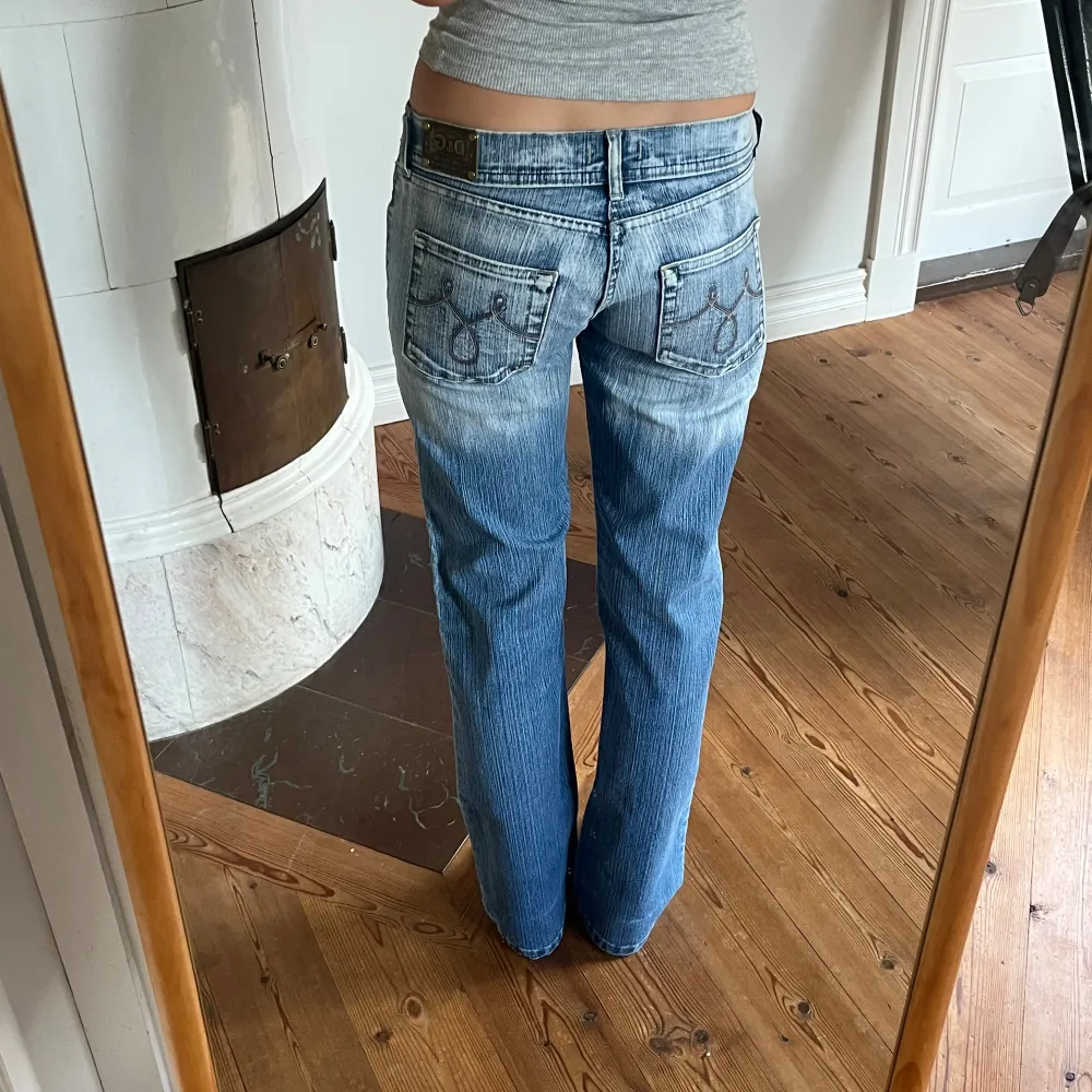 Midjemått( rätt över): 39cm  Inerbenslängd: 80cm   Köp dem via ”KÖP NU” eller Swish  Modellen är 170 cm, inga defekter 💕. Jeans & Byxor.