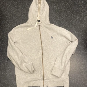 Polo Ralph fluoren  - Säljer med Ralph fluoren tröja knappt använd i fint skick pris kan diskuteras vid snabb affär 